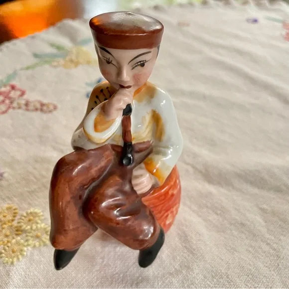 Vintage Asian Man Sitting on Barrel Figurine. Occupied Japan. 5"H x 4"W - Picture 16 of 16